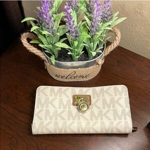 Michael Kors Beige Wallet